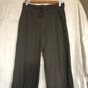Lululemon wide leg yoga pants. Gray. Size 6